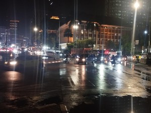 Massa Demo Tolak PPN 12% Bubar, Lalin Jalan Medan Merdeka Barat Dibuka Lagi
