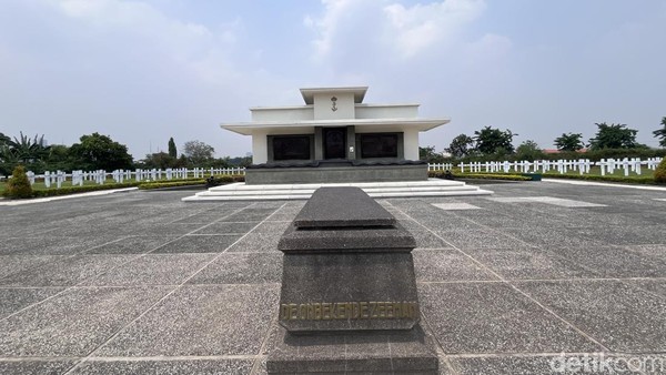 Potret Makam Ereveld Kembang Kuning Surabaya