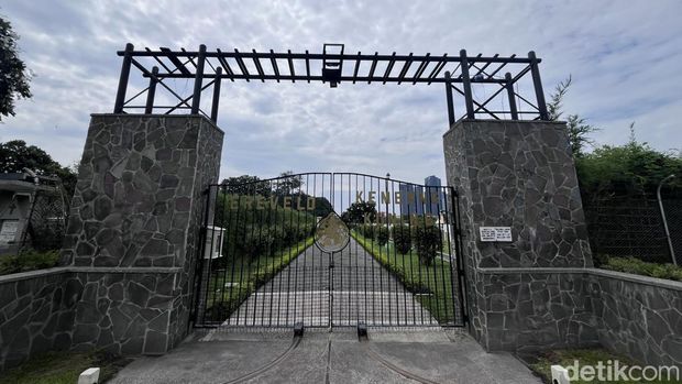 Makam Kembang Kuning Surabaya.
