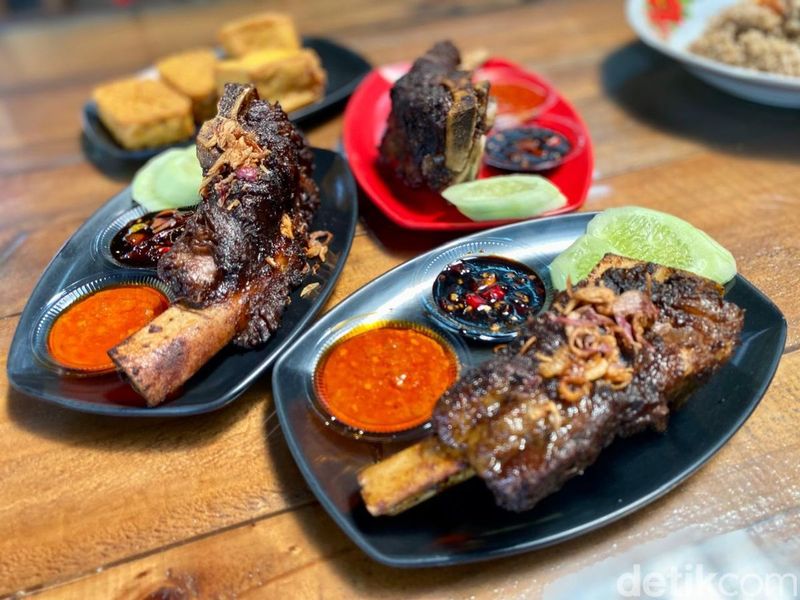 Maknyus! 10 Iga Bakar Enak dan Paling Populer di Jakarta