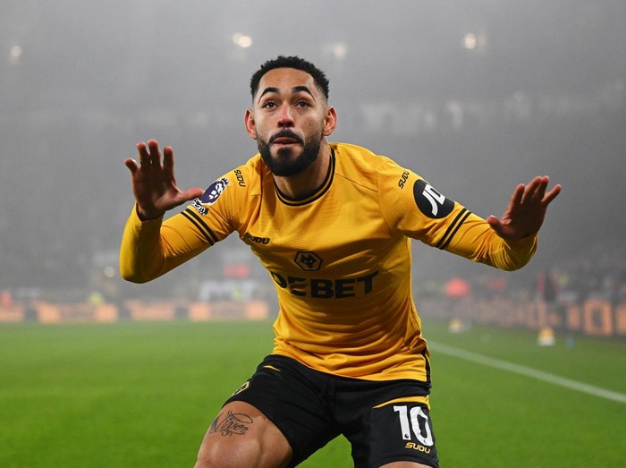 WOLVERHAMPTON, ENGLAND - DECEMBER 26: Matheus Cunha of Wolverhampton Wanderers celebrates scoring his teams first goal during the Premier League match between Wolverhampton Wanderers FC and Manchester United FC at Molineux on December 26, 2024 in Wolverhampton, England. (Photo by Shaun Botterill/Getty Images)