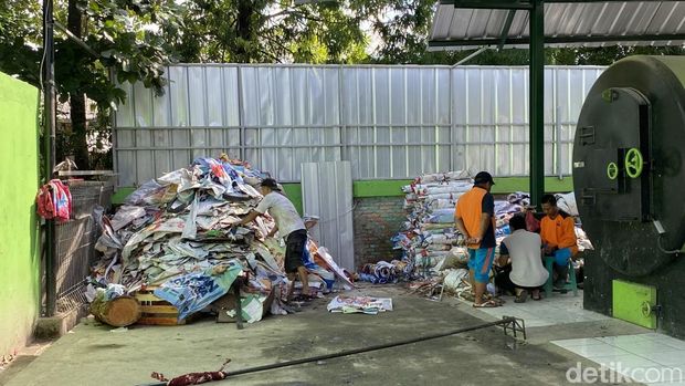 Mesin insinerator sampah di Kota Depok. (Devi/detikcom)