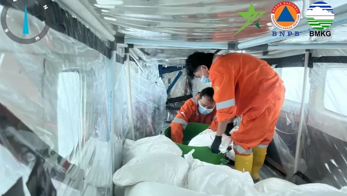 Operasi Modifikasi Cuaca (OMC) dilakukan sebagai langkah mitigasi bencana hidrometeorologi di tengah meningkatnya intensitas hujan di akhir tahun.