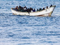 Momen Imigran Berusaha Mencapai Spanyol