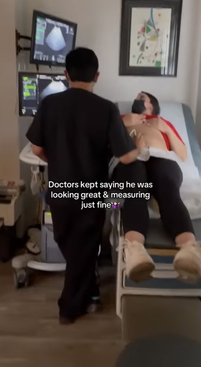 Seperti layaknya ibu hamil pada umumnya, Nikki juga rutin memeriksakan kandungannya ke dokter. Bayi dalam kandungannya itu pun tumbuh dan berkembang dengan baik meski perutnya tak terlihat membesar sseperti ibu hamil pada umumnya. Foto: Instagram/@nikkisalazar_