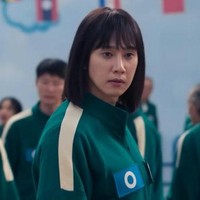 Tak sedikit yang memuji wajahnya cantik. Dia diceritakan sebagai transgender bernama Hyun Ju, yang berambisi mengikuti permainan untuk memenangkan hadiah Rp 45,6 miliar won sebagai modal untuk operasi plastik ganti kelamin. Foto: Dok. Instagram