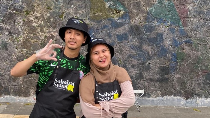 Pasutri Ini Jual Salad Ala Vietnam di Pinggir Jalan, Laku Ratusan Porsi Sehari