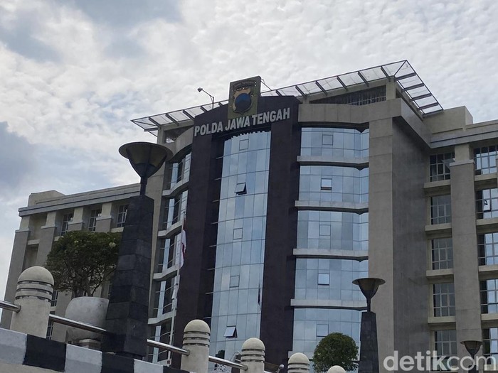 Polda Jawa Tengah (Jateng), Kelurahan Mugassari, Kecamatan Semarang Selatan, Kota Semarang, Jumat (27/12/2024).
