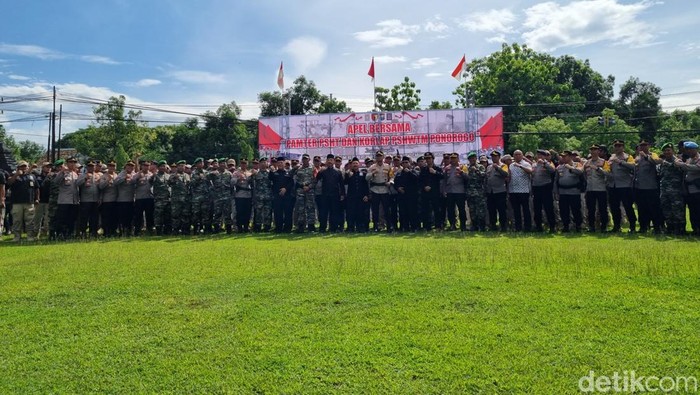 Polisi gelar apel pengamanan Bumi Reog Berdzikir yang diselenggarakan oleh PSHT Ponorogo.