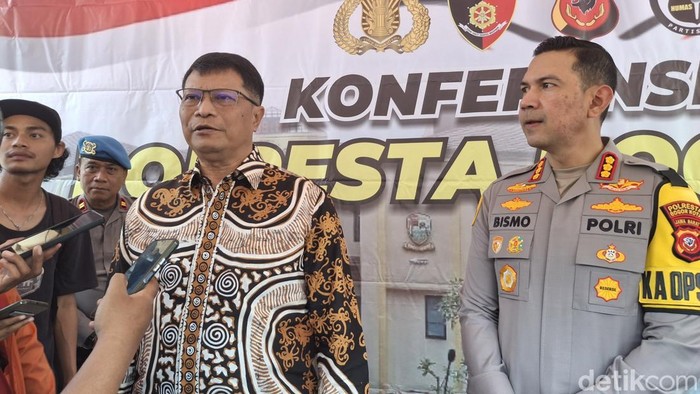 Polisi mengungkapkan calo pekerja migran ilegal yang ditangkap di Kota Bogor bersindikat dengan WNI di Qatar.