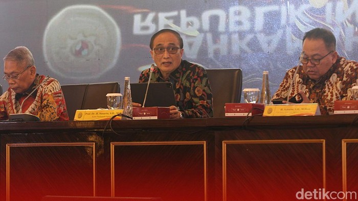 Potret Mahkamah Agung Pamer Capaian Kinerja 2024 Mahkamah Agung (MA) menyampaikan capaian kinerja penanganan perkara tahun 2024 dalam refleksi akhir tahun. MA mengatakan dalam tahun 2024 ini telah memutus 30.763 perkara, Jumat (27/12/2024).