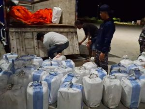 Lanal Labuan Bajo Gagalkan Penyeludupan 2.100 Liter Miras ke Surabaya