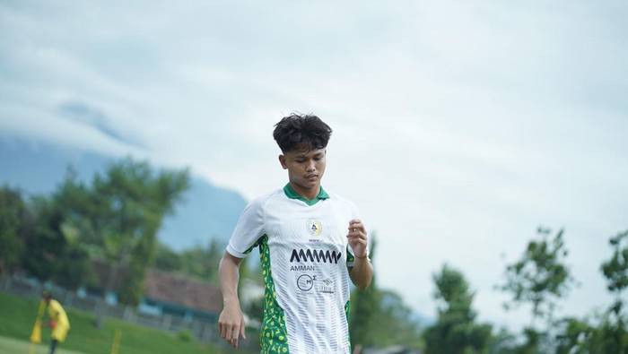 Striker PSS Sleman Hokky Caraka dalam suatu sesi latihan. Foto diunggah Jumat (27/12/2024).