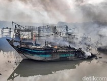 22 Kapal Nelayan Terbakar di Pelabuhan Tegal