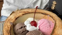 Menunya pizza sampai es krim yang disajikan di atas batok kelapa. Puncak Pass pun terus mempertahankan eksistensinya sampai sekarang. Foto: Puncak Pass Resort Archive