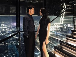 Gaya Couple Lyodra Ginting & Randy Martin Dinner Romantis, Pose Tatap-tatapan