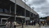 Foto: Kondisi pembangunan tribun barat Stadion Gelora BJ Habibie Parepare dari depan. Pelaksana proyek saat ini mengebut pengerjaan tribun penonton.