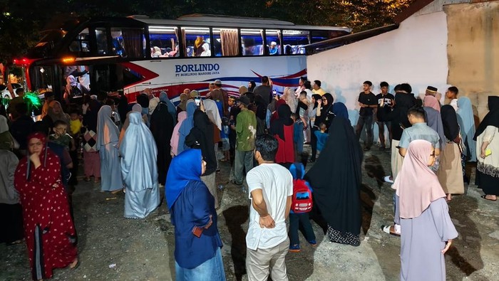Sejumlah calon jemaah umrah di Palopo memilih berangkat sendiri usai diduga ditipu Putri Dakka.