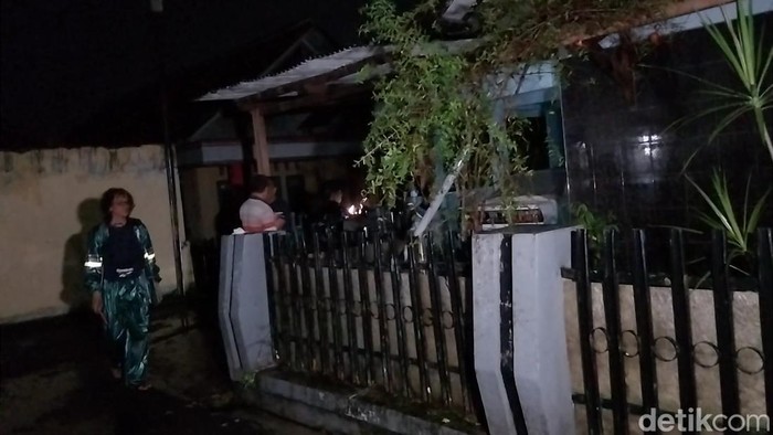 Situasi rumah terduga teroris di Majalengka.
