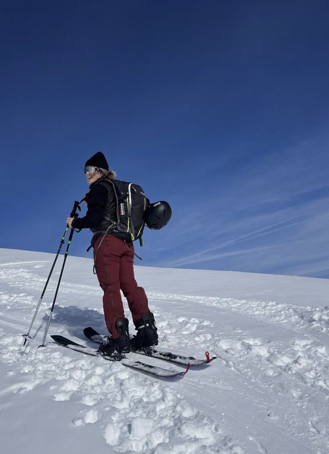 Sophie juga tengah mempersiapkan diri untuk Kejuaraan Dunia Ski Freestyle dan Snowboard di Engadin, Swiss, yang direncanakan berlangsung pada Maret mendatang. Dalam sebuah wawancara sebelumnya, Sophie mengungkapkan impian besarnya untuk membawa pulang medali ke Swiss dari ajang tersebut. Foto: dok. Instagram