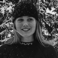 Sophie Hediger telah menunjukkan prestasi gemilang dalam kariernya yang singkat. Ia meraih podium Piala Dunia pertamanya pada musim 2023-2024, dengan posisi kedua di St. Moritz pada Januari dan tempat ketiga di Gudauri, Georgia, pada Februari.  Foto: dok. Instagram