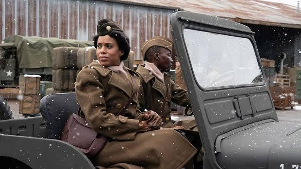 Cuplikan adegan dalam film The Six Triple Eight.
