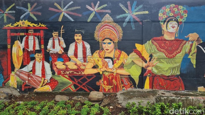 Mural bergambar para Gubernur DKI Jakarta dari masa ke masa menghiasi dinding di Jalan Bukit Duri Utara, Jakarta. Yuk lihat.