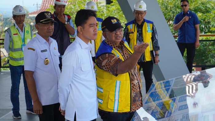 Wakil Presiden Gibran Rakabuming Raka meninjau proyek Bendungan Jlantah di Karanganyar.