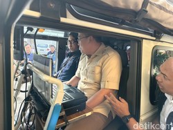 Wamenkomdigi Sidak Cek Jaringan Internet di Stasiun Pasar Senen