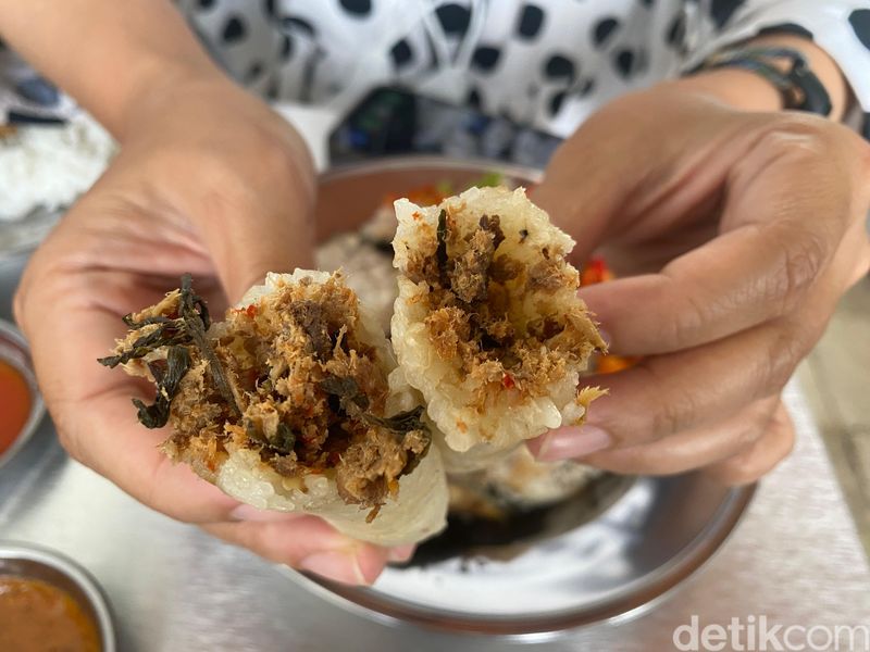Warung Ijo: Gurihnya Juara! Sop Saudara Khas Makassar Pakai Buras Lembut