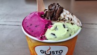 Gusto Gelato & Caffe bisa disambangi di Jalan Mertanadi Nomor 46B, Kuta Utara. Pilihan rasanya ada Choco Avocado, Coffee, Mascarpone, hingga sherbet seperti buah naga, mangga, dan sirsak. Harganya Rp 35 ribu untuk 1 cup isi 2 rasa. Foto: Yosepha Rini