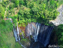 Indahnya Air Terjun Tumpak Sewu di Kaki Gunung Semeru