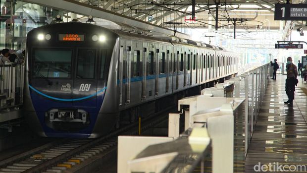 Pemprov DKI Jakarta menggratiskan layanan transportasi umum MRT, LRT Jakarta, dan TransJakarta saat tahun baru. Tarif nol rupiah diterapkan sejak 31 Desember 2024 hingga 1 Januari 2025 mendatang.