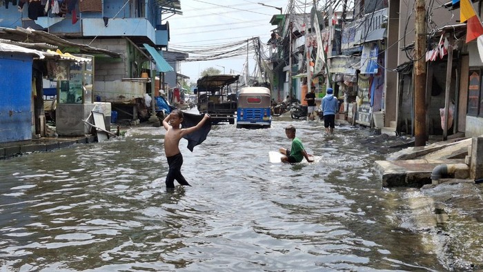 Banjir Rob di Muara Angke