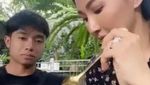 Intip Hangatnya Momen Betrand Peto Makan Bareng Keluarga
