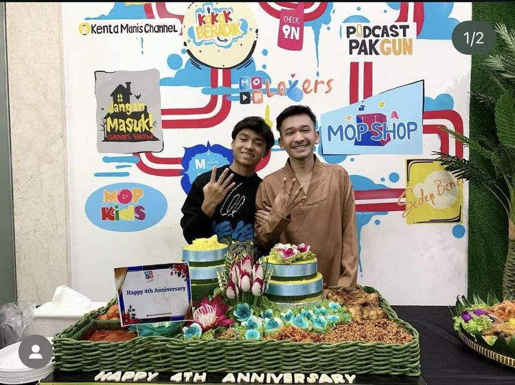 Intip Hangatnya Momen Betrand Peto Makan Bareng Keluarga