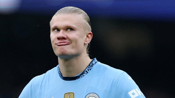 Soccer Football - Premier League - Manchester City v Everton - Etihad Stadium, Manchester, Britain - December 26, 2024 Manchester Citys Erling Haaland reacts after missing from the penalty spot REUTERS/Phil Noble EDITORIAL USE ONLY. NO USE WITH UNAUTHORIZED AUDIO, VIDEO, DATA, FIXTURE LISTS, CLUB/LEAGUE LOGOS OR LIVE SERVICES. ONLINE IN-MATCH USE LIMITED TO 120 IMAGES, NO VIDEO EMULATION. NO USE IN BETTING, GAMES OR SINGLE CLUB/LEAGUE/PLAYER PUBLICATIONS. PLEASE CONTACT YOUR ACCOUNT REPRESENTATIVE FOR FURTHER DETAILS..     TPX IMAGES OF THE DAY