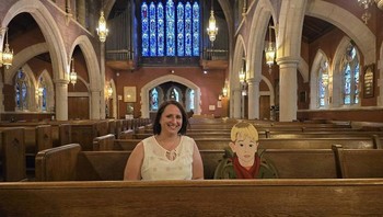 Home Alone (1990) - dulu dan sekarang (2024) Grace Episcopal Church, Illinois - 924 Lake Street, tempat seluruh adegan interior gereja difilmkan. Foto: Boredpanda