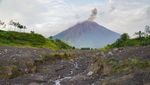 Gunung Semeru Erupsi Semburkan Abu Vulkanis Setinggi 700 Meter