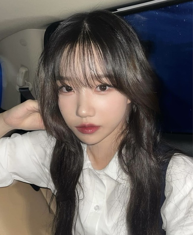 Kemampuan aktingnya pun menuai pujian dari netizen Korea dan penggemar. Tak sedikit yang menyebut Jo Yuri memancarkan aura seorang aktris menyusul peralihannya dari vokalis utama IZ*ONE. Foto: dok. Instagram @zo__glasss