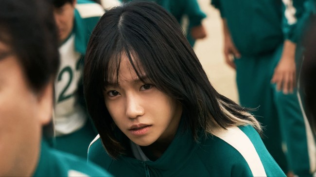 Jo Yuri menyita perhatian dengan penampilannya sebagai Kim Jun Hee di drama Korea Squid Game 2. Mantan personel grup KPop IZ*ONE itu diceritakan hamil anak Im Siwan di luar pernikahan. Foto: dok. Instagram @zo__glasss