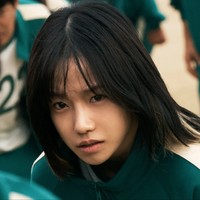 Jo Yuri menyita perhatian dengan penampilannya sebagai Kim Jun Hee di drama Korea Squid Game 2. Mantan personel grup KPop IZ*ONE itu diceritakan hamil anak Im Siwan di luar pernikahan. Foto: dok. Instagram @zo__glasss