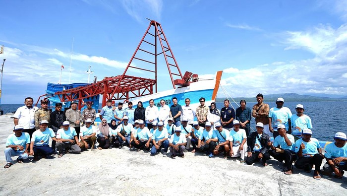 Kapal hasil rampasan ilegal fishing yang diberikan kepada nelayan di Banyuwangi.