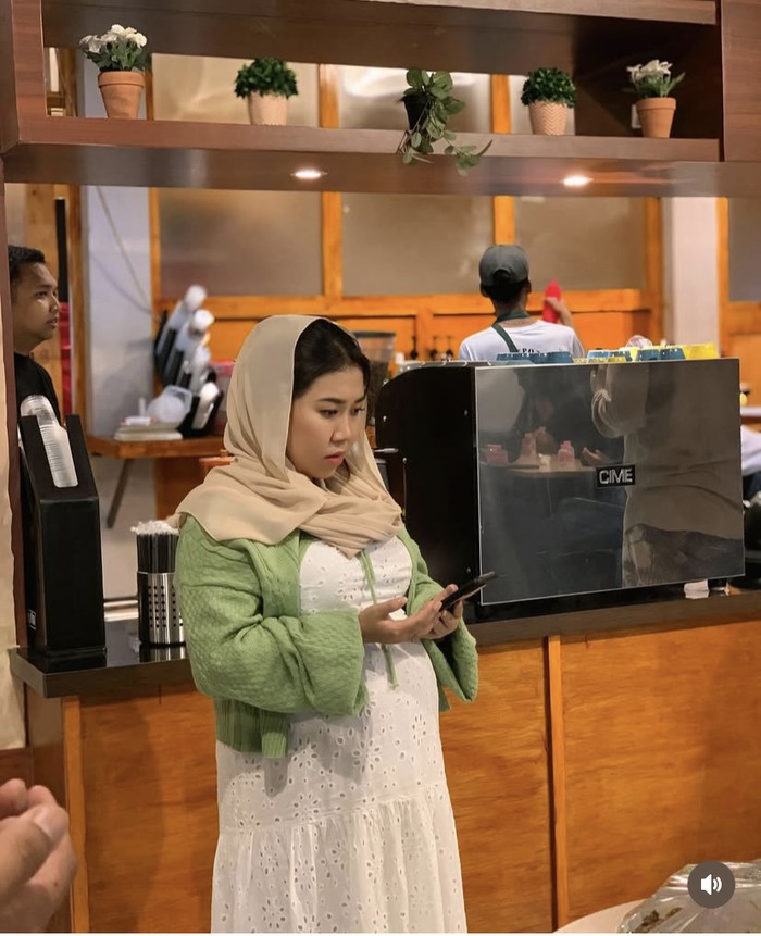 Kiky Saputri Buka Kafe di Solo, Didatangi Jokowi Sekeluarga