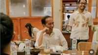 Di sana, Jokowi disuguhkan dengan berbagai makanan. Sekaligus racikan kopi yang dibuat langsung oleh barista di Sedjati Coffee. Foto: Instagram @kikysaputrii