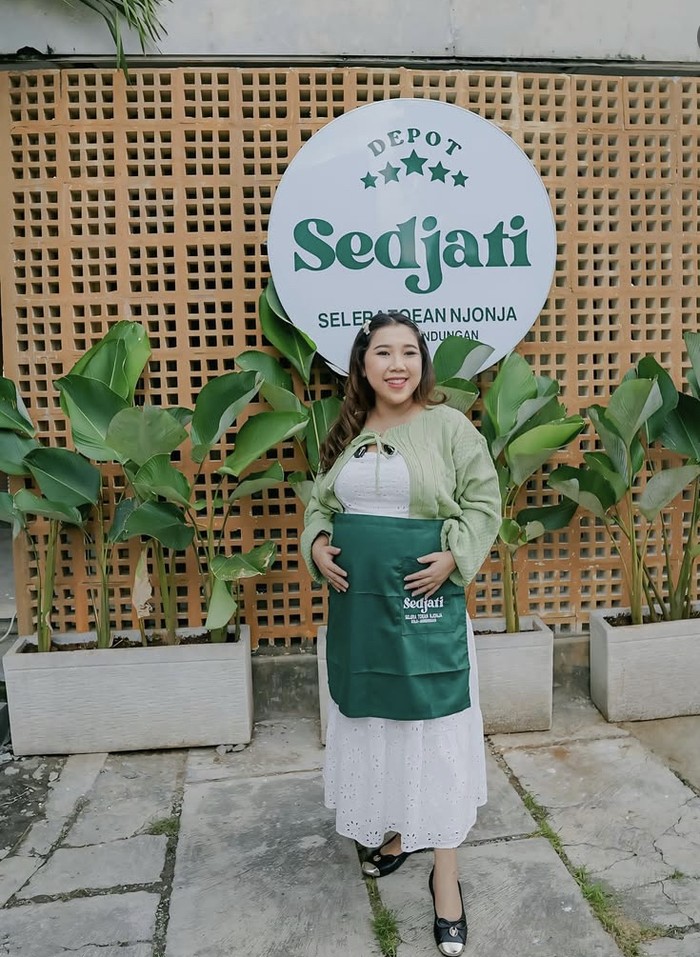 Kiky Saputri Buka Kafe di Solo, Didatangi Jokowi Sekeluarga Kiky Saputri Buka Kafe di Solo, Didatangi Jokowi Sekeluarga