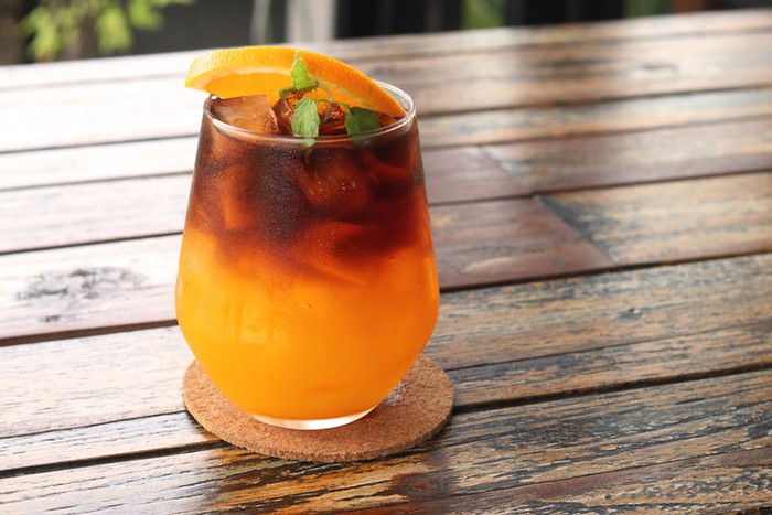 racikan kopi campur jus jeruk