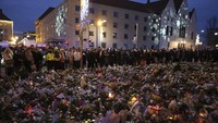 Presiden Jerman Frank-Walter Steinmeier menulis ulang pidato Natal tahunannya yang direkam untuk menanggapi serangan tersebut, dengan mengatakan bahwa ada kesedihan, rasa sakit, kengerian, dan ketidakpahaman atas apa yang terjadi di Magdeburg. Ia mendesak warga Jerman untuk bersatu dan bahwa kebencian dan kekerasan tidak boleh menjadi kata terakhir. AP/Sebastian Willnow