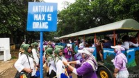 Para pengunjung bisa masuk mulai pukul 07.00 sampai 16.00 WIB.