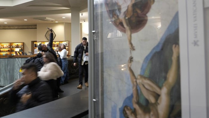 The new photovoltaic glass roof at the entrance to the Vatican Museums is inaugurated, at the Vatican, Friday, Dec. 20, 2024. (AP Photo/Gregorio Borgia)